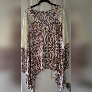 Gimmicks by BKE Cream and Brown Patterned Blouse With Asymmetrical Hem